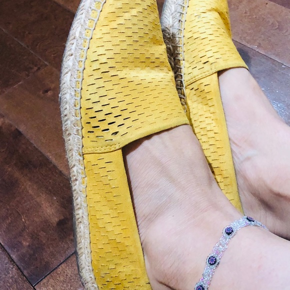 Franco Sarto gold shoes. - Picture 3 of 5